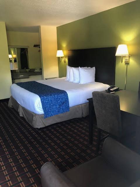 Travelodge By Wyndham Clarksville Exterior foto